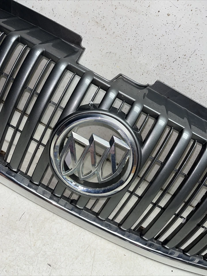 04-07 BUICK RAINIER PARACHOQUES DELANTERO SUPERIOR REJILLA CON EMBLEMA INSIGNIA D322 Foto 3 de 4