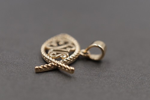 14K Solid Yellow Gold 0.6" Jesus Charm Pendant. - Foto 4 di 7