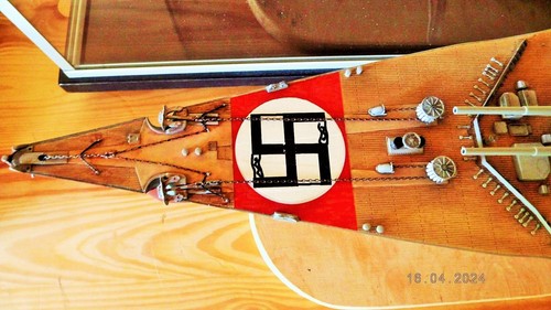 Schlachtschiff Bismarck Fertigmodell 1:200 von Trumpeter - Bild 14 von 24