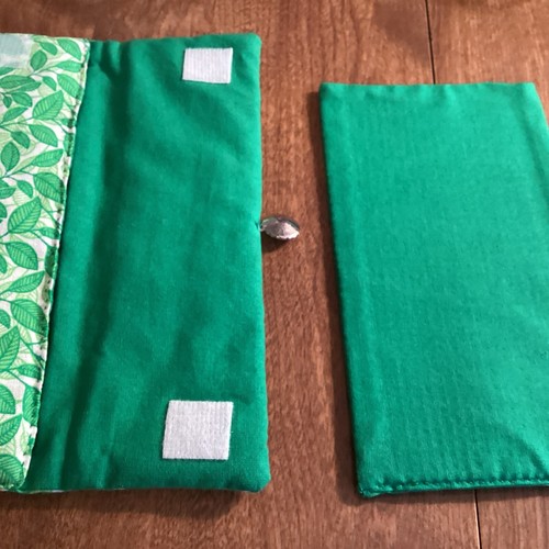 Handgefertigte Damen-Geldbörse aus Tuch Clutch grün und weiß mit Charm - Bild 5 von 7