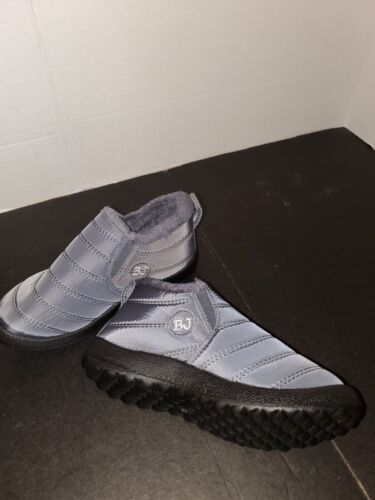 Women/Children Slippers Gray/ Blk Sz 4 1/2 New - Picture 2 of 3