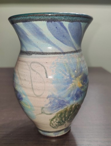 Studiokeramik Vase blaue Blumen Blätter Rippen EUC signiert handgefertigt Gavriella - Bild 6 von 10