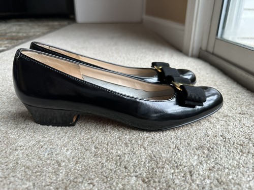 Vintage Salvatore Ferragamo Boutique Vara Black Patent Leather Pumps Size 7.5 - Picture 3 of 17