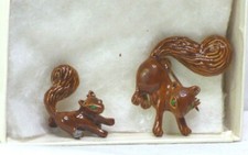 VINTAGE GERRY'S ENAMEL SQUIRREL PIN SET - 2 CUTE BROWN SQUIRRELS WITH GREEN EYES