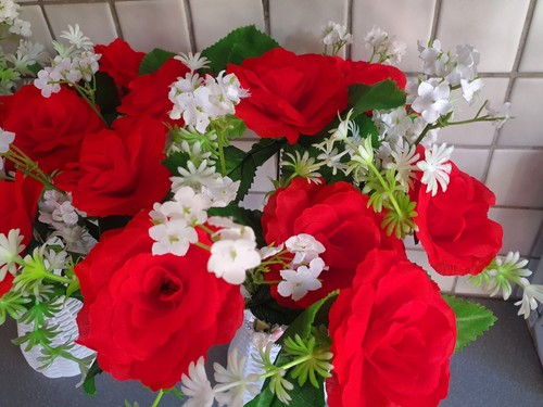 Pair of artificial red roses & gypsophila flower & vases Decorations - Picture 8 of 8