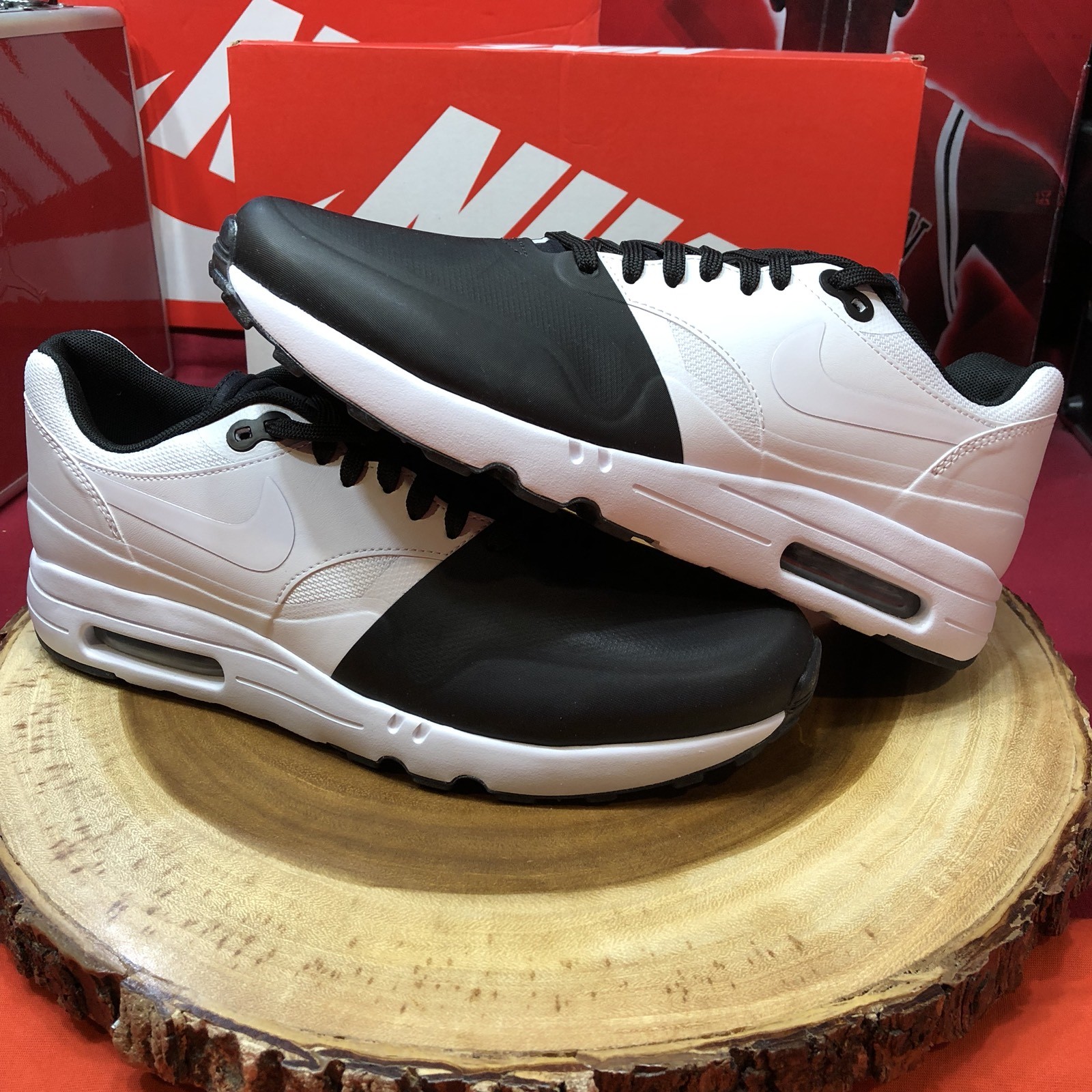 Nike Air Max 1 Ultra 2.0 SE Oreo Black White 875845 001 Size 9.5 90 95 97 98 Nike Air Max 1 Ultra 2.0 SE Oreo Black White 875845 001 Size 9.5 90 95 97 98