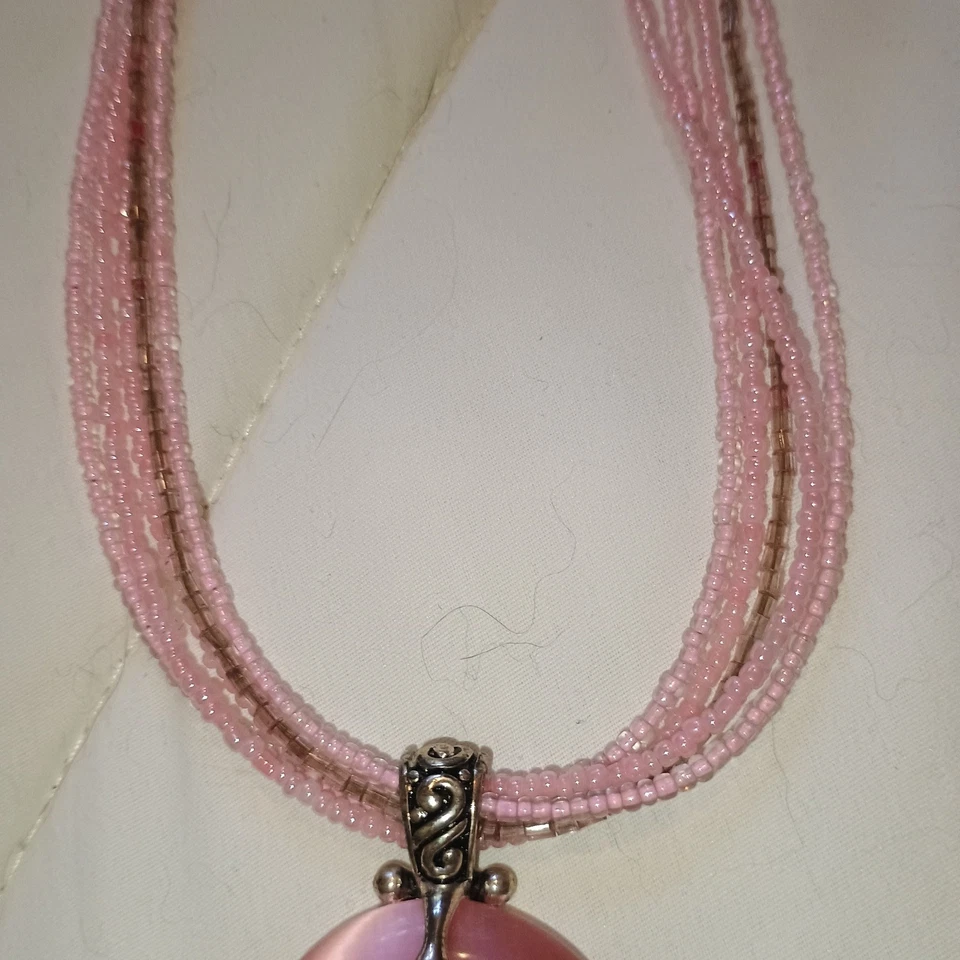 Collar Colgante Ojo de Gato Rosa Premier Designs Tono Plata Cadena Multihilo Foto 3 de 4