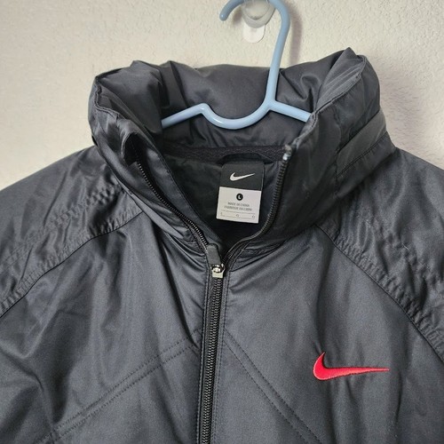 NIKE Shield Bomberjacke schwarz rot Swoosh Puffer Style Large Streetwear 2010 - Bild 4 von 8
