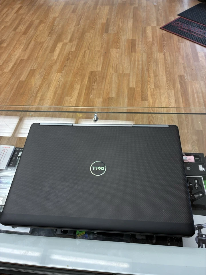 Dell precision 7710, I7-6820, 2.70GHz, 32GB RAM, 256GB M.2 SSD, WIN11 Pro Foto 4 de 4