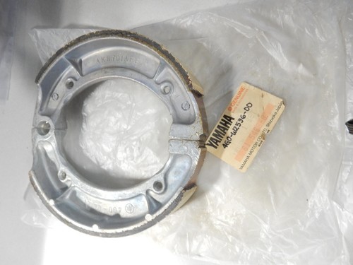 NOS Yamaha Brake Shoe Comp 1982-1983 XJ550 1976-1977 XS360 4G0-W2536-00 - Picture 2 of 3