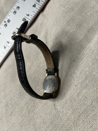 Reloj de cuarzo vintage Seiko 2P20-5610 para mujer tono dorado esfera cuadrada cuero analógico - Imagen 2 de 3