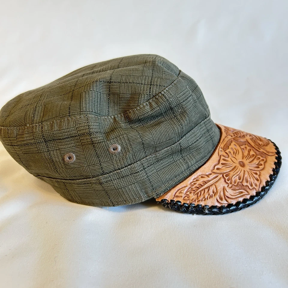 Gorra de ala de cuero a mano única a cuadros unisex correa ajustable trasera Foto 3 de 4