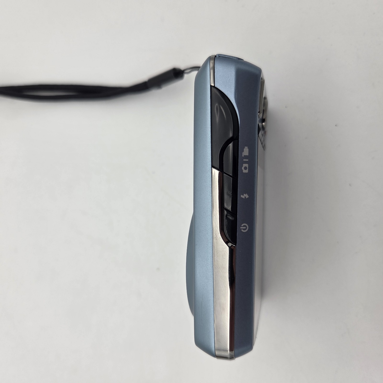 Kodak EasyShare M550 12MP Blue Digital Camera w/ Battery, Charger, & 8GB SD Card