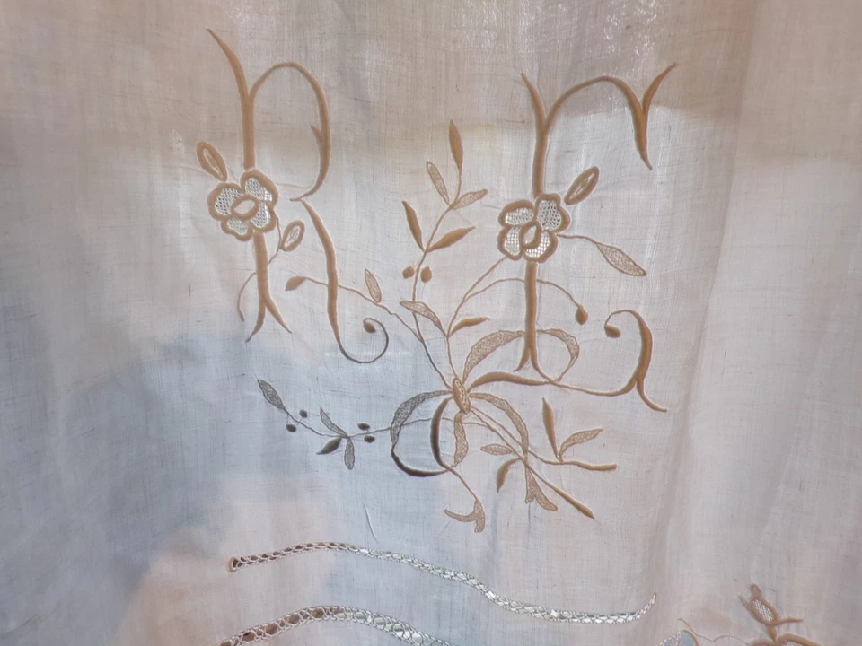 Haut de DRAP Ancien en Lin Monogramme " R E " 236 cm x 228 cm - Photo 4/4