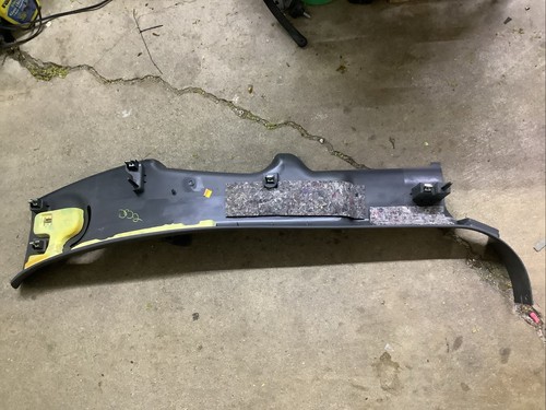 2001-2006 Chevrolet Silverado LH Rear Interior C Pillar Seat Belt Trim #15069625 - Picture 10 of 20