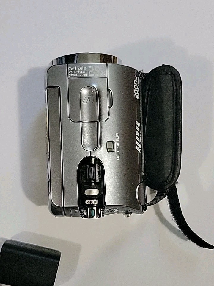 Sony Handycam DCR-SR82E (60 GB) Flash Media, Hard Drive
