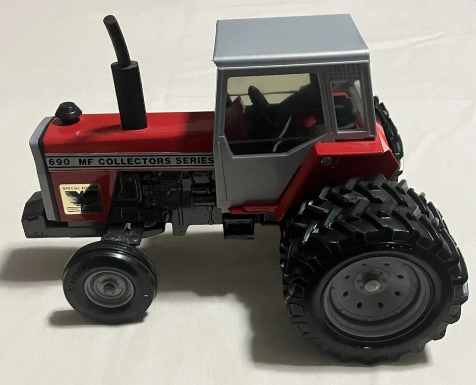 1/20 Massey Ferguson 690 Tractor Ertl Special Edition - Image 2 of 4