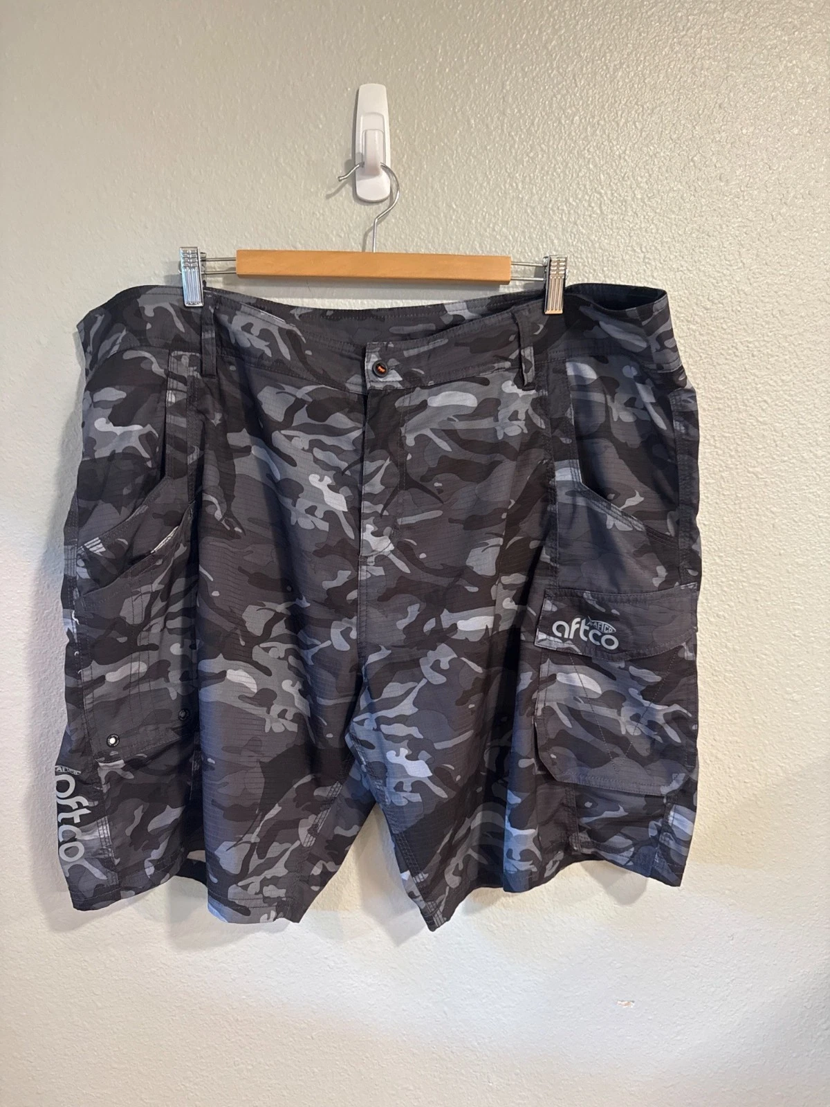 AFTCO Fishing Shorts Men 42 Grey Camo Ripstop Cargo Tactical Utility Pockets