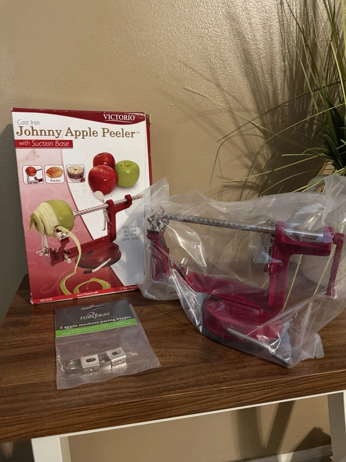NIB Victorio Cast Iron VKP1010 Johnny Apple Peeler