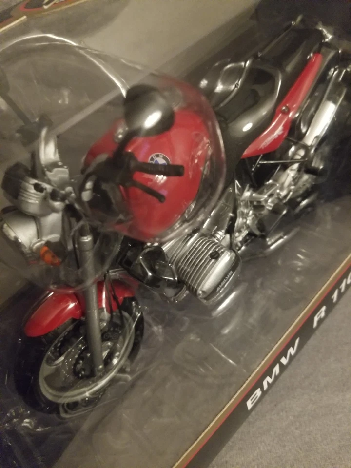 BMW R 1100 R Motorcycle 1994 to 2003 Maisto Die Cast Special Edition 1/10 - Image 4 of 4