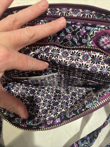 Bolso medallón Vera Bradley RFID Little Hipster lila 9,75 x 6,5 x 1,5 i" último encendido - Imagen 9 de 10