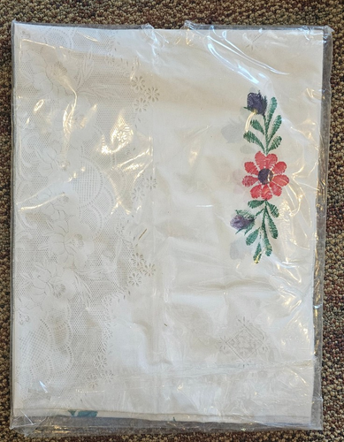 New! Vintage White With Red & Purple Vinyl Tablecloth 60"x90" Oval - Picture 3 of 4