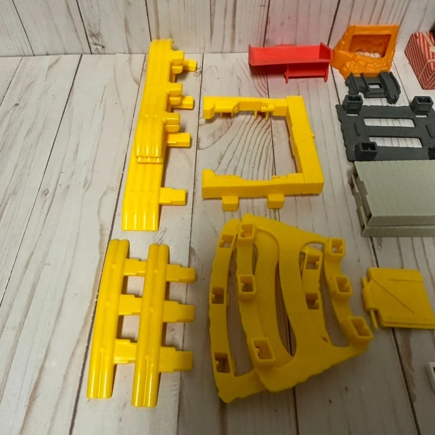 Guilane Thomas & Friends Train Set 49 Replacement Pieces Tracks Signs 2013 2014 - Image 2 of 4