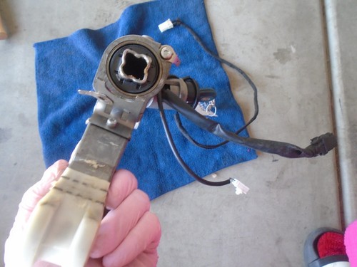 04-19 Maserati GranTurismo Steering Lock Ignition Switch w/ Key OEM - Picture 4 of 10