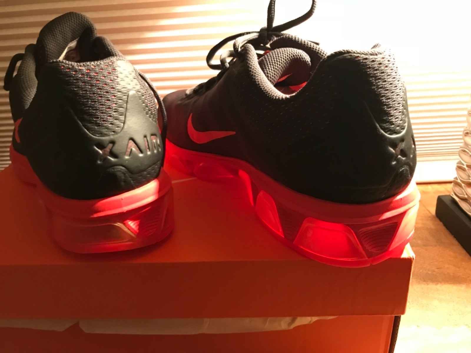 Mens nike air max max max shoes 9.5 - New in Box - Authentic - Black and Volcano red 32f09c Mens nike air max max max shoes 9.5 - New in Box - Authentic - Black and Volcano red 32f09c
