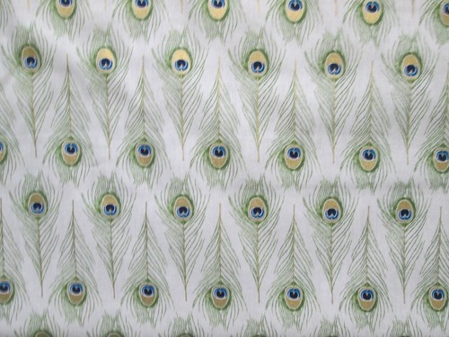 PEACOCK FEATHERS BLUE GRN METALLIC GOLD FEATHERS CREAM COTTON FABRIC BTHY  - Picture 3 of 5