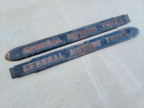 Original 1938-1946 GMC Pickup Truck Hood Side Emblem Molding Trim Pair GM OEM - Foto 2 di 12