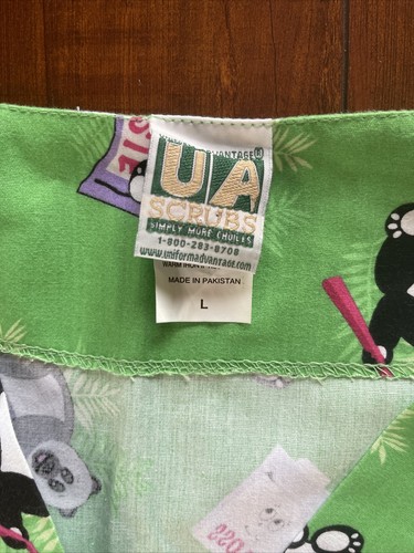 UA Scrubs Top size L~Toothbrush/Toothpaste/Floss/Panda Dental - Picture 2 of 5