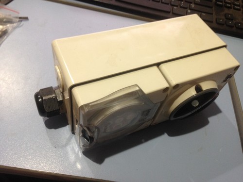 CLIPSAL 56C332 SWITCHED SOCKET OUTLET 250Volt 32 Amp IP66 - Picture 10 of 10