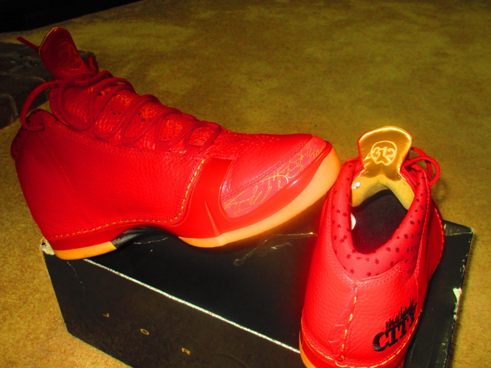 AIR JORDAN XX3 CHICAGO BULLS CHI-TOWN SIZE 11. CLEAN AS CAN BE / PAID 200.00 AIR JORDAN XX3 CHICAGO BULLS CHI-TOWN SIZE 11. CLEAN AS CAN BE / PAID 200.00