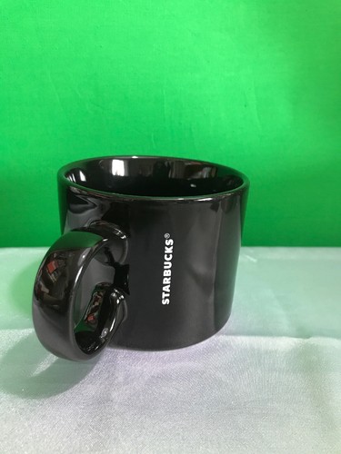Taza de café Starbucks 2017 negra 12 OZ cerámica blanca logotipo coleccionable - Imagen 2 de 6