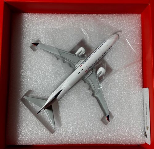 New JC Wings #EW238M005 1/200 Scale Boeing 737 Max 8 Singapore Airlines - Picture 3 of 5
