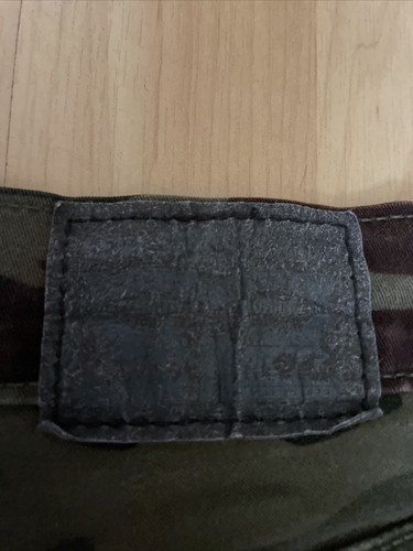 LEVIS Size 28 Women’s Camouflage Jeans Shorts Mid Length Rolled Up Inseam 4” - Picture 8 of 9