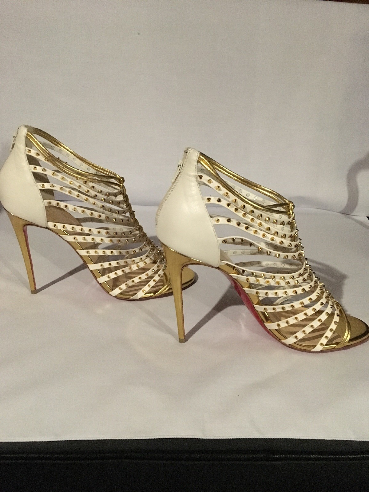 BNWB Christian Louboutin Millaclou Studded Studded Studded Cage White gold Sandals, size 40.5 dc36ac BNWB Christian Louboutin Millaclou Studded Studded Studded Cage White gold Sandals, size 40.5 dc36ac
