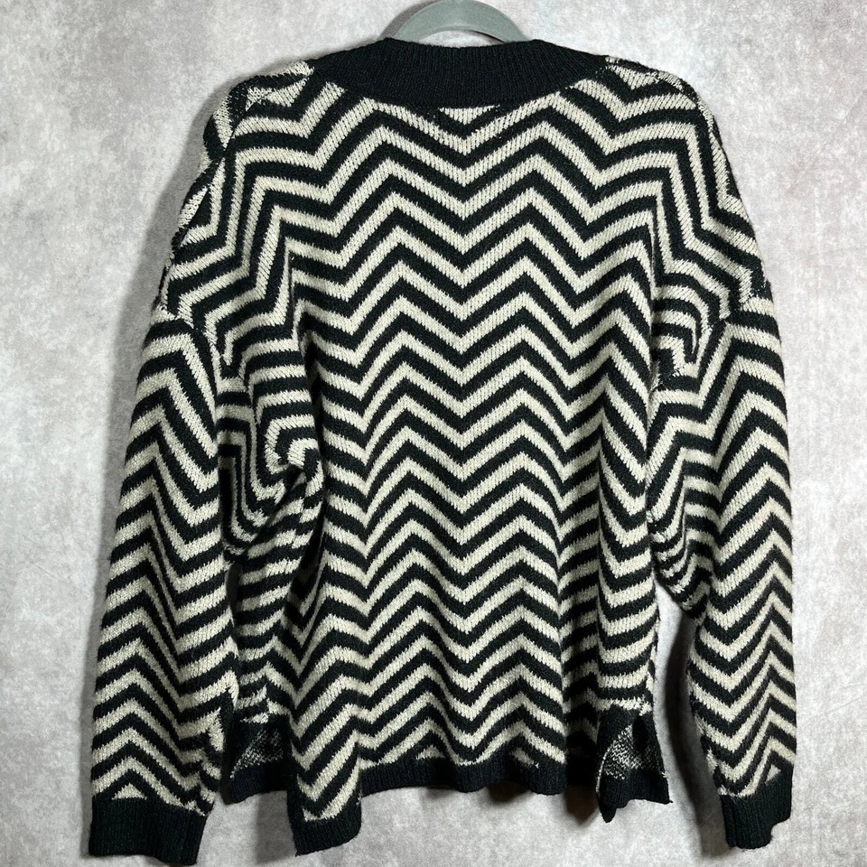 LUSH Cardigan Sweater Womens Large Black Oatmeal Chevron Knit Button Front - Image 4 of 4