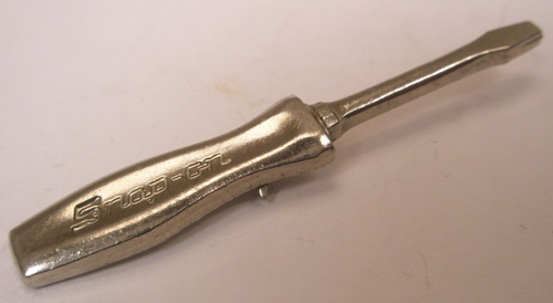 Snap-On Standard Screw Driver Vintage Lapel Pin mechanic carpenter tools h40 - Picture 4 of 6