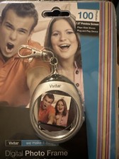 Vivitar Digital Photo Frame 1.5 Preview Screen 2011 100 Photo Storage Key Chain