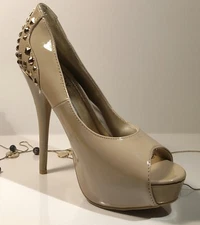 Cathy Jean Sz7 opentoe beige heels studs on back ankle skinnyheel in padding