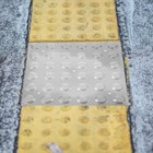 Taktile Pflasterfliese, taktile Markierung, sichere Gehwege, rutschfeste Tafel,