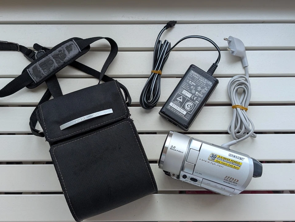 SONY HANDYCAM DCR-SR90E CAMCORDER 30GB HARD DISC DRIVE DIGITAL VIDEO CAMERA HDD - Image 2 of 4