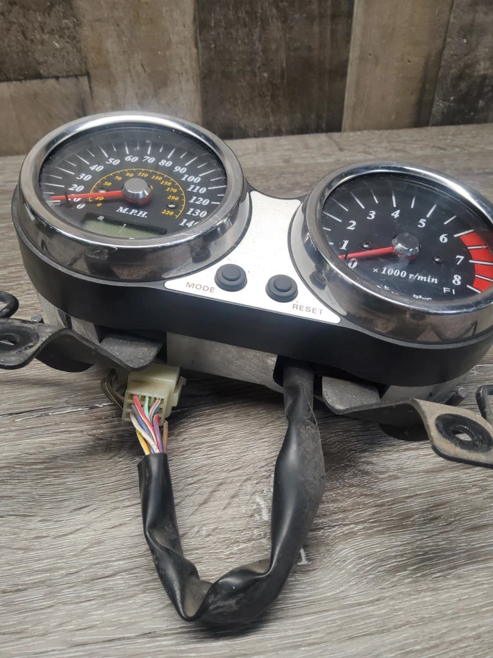 2004 04 04-05 Suzuki VZ1600 VZ 1600 Marauder velocímetro medidores de racimo 23 k millas Foto 3 de 4