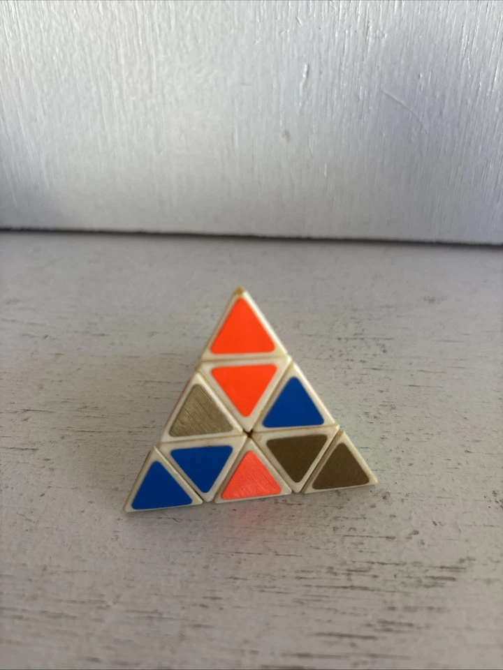 Vintage Pyraminx by TOMY 1981 Pyramid Rubix Cube Type Puzzle - Image 4 of 4