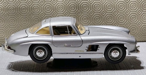 BURAGO 1954 Mercedes Benz 300SL Gullwing Silver 1/18 DIE CAST 9.75" Flawed - Picture 10 of 19
