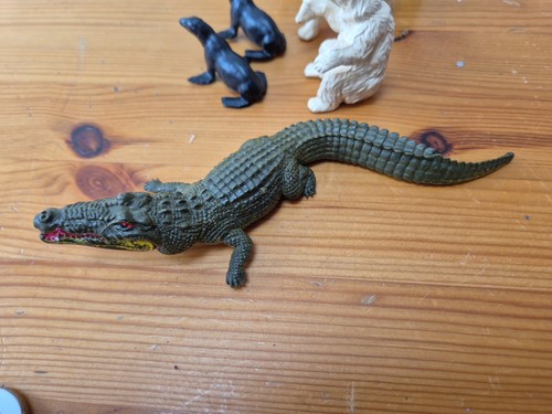 Britains Vintage Zoo Animal Figures Bundle Llamas Camel Gorilla Seal Polar Croc - Picture 6 of 15