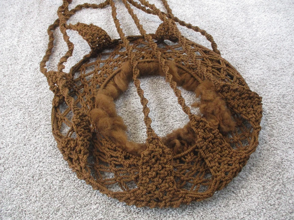 Colgador de plantas de macramé vintage cuentas de madera de yute marrón maceta colgante boho años 70 Foto 2 de 4