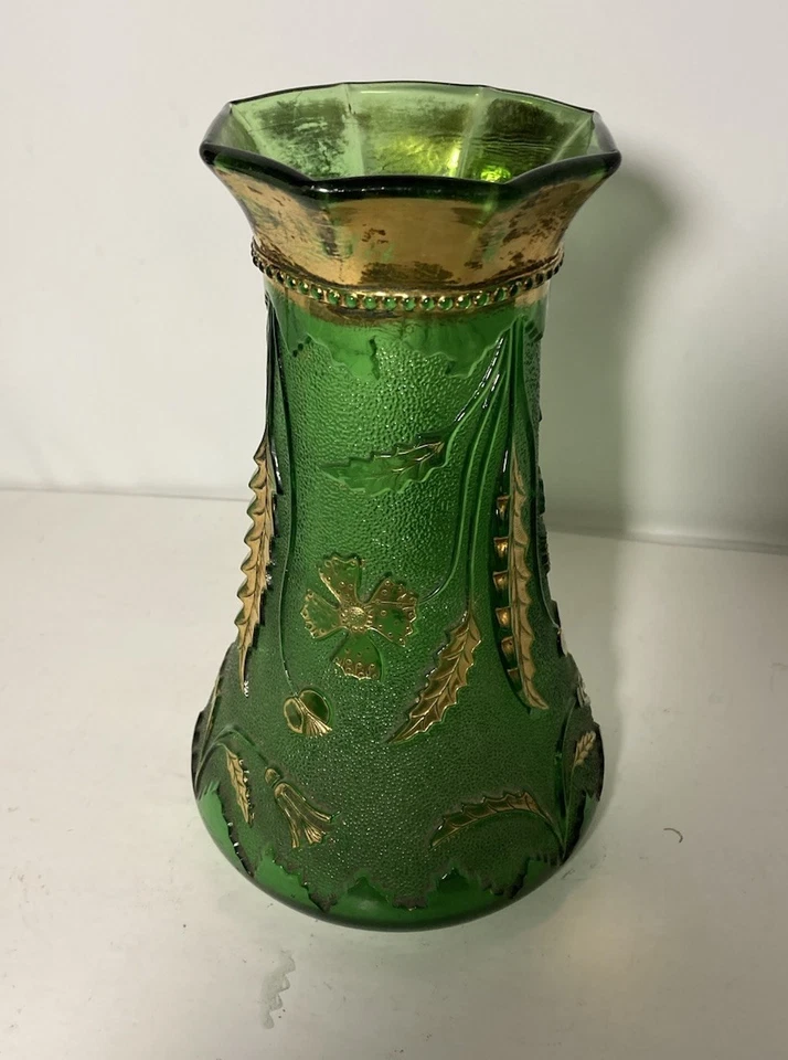 Antique US GLASS Delaware Pattern Emerald Green & Gold Gilt 9” Vase-USA Made - Image 2 of 4